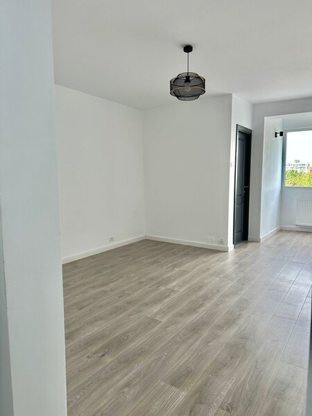 Titan - Minis Garsoniera Renovata Complet