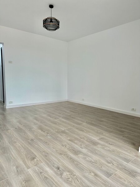 Titan - Minis Garsoniera Renovata Complet